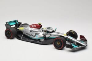 Mercedes AMG W13 E Performance Petronas #44 L. Hamilton Brazilian GP 2022 Minichamps 1:18 110222144 Hars — afbeelding 4 van 7