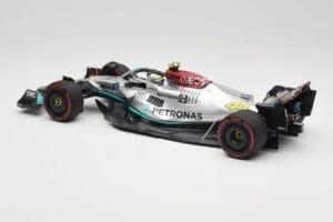 Mercedes AMG W13 E Performance Petronas #44 L. Hamilton Brazilian GP 2022 Minichamps 1:18 110222144 Hars — afbeelding 5 van 7