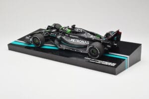 Mercedes AMG W14 E Performance Petronas #63 G. Russell Bahrain GP 2023 Minichamps 1:18 113230163 Hars — afbeelding 5 van 7