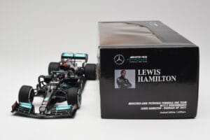 Mercedes AMG W12 #44 L. Hamilton Bahrain GP 2021 Minichamps 1:18 110210144 Metaal — afbeelding 7 van 7