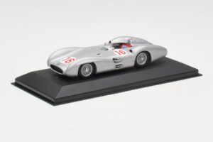 Mercedes W196 Streamliner #16 J.M. Fangio GP Italy Winner 1954 Minichamps 1:43 432543016 Metaal — afbeelding 2 van 4