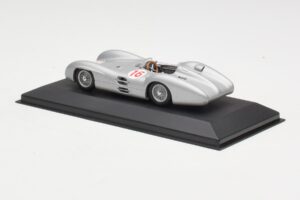 Mercedes W196 Streamliner #16 J.M. Fangio GP Italy Winner 1954 Minichamps 1:43 432543016 Metaal — afbeelding 3 van 4