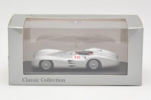 Mercedes W196 Streamliner #16 J.M. Fangio GP Italy Winner 1954 Minichamps 1:43 432543016 Metaal — afbeelding 4 van 4