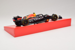 Red Bull Racing RB18 #1 M. Verstappen Oracle Winner Dutch GP 2022 Minichamps 1:18 113223501 Metaal — afbeelding 3 van 7