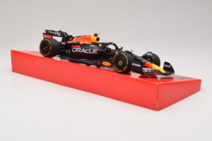 Red Bull Racing RB18 #1 M. Verstappen Oracle Winner Dutch GP 2022 Minichamps 1:18 113223501 Metaal — afbeelding 4 van 7