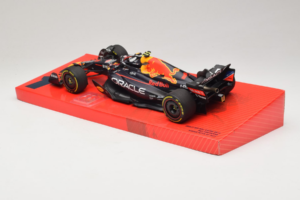 Red Bull Racing RB18 #1 M. Verstappen Oracle Winner Dutch GP 2022 Minichamps 1:18 113223501 Metaal — afbeelding 5 van 7