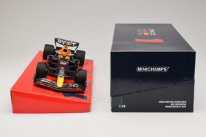 Red Bull Racing RB18 #1 M. Verstappen Oracle Winner Dutch GP 2022 Minichamps 1:18 113223501 Metaal — afbeelding 6 van 7