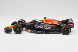 Oracle Red Bull Racing RB18 #1 M. Verstappen Winner Italian GP 2022 Minichamps 1:18 110221601 Metaal — afbeelding 3 van 7