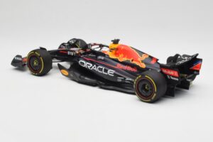 Oracle Red Bull Racing RB18 #1 M. Verstappen Winner Italian GP 2022 Minichamps 1:18 110221601 Metaal — afbeelding 5 van 7