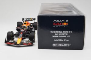 Oracle Red Bull Racing RB18 #1 M. Verstappen Winner Italian GP 2022 Minichamps 1:18 110221601 Metaal — afbeelding 6 van 7