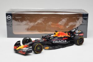 Oracle Red Bull Racing RB18 #1 M. Verstappen Winner Italian GP 2022 Minichamps 1:18 110221601 Metaal — afbeelding 7 van 7