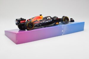 Red Bull Racing RB18 #1 M. Verstappen Winner Miami GP 2022 Minichamps 1:18 113220501 Metaal — afbeelding 3 van 7