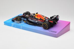 Red Bull Racing RB18 #1 M. Verstappen Winner Miami GP 2022 Minichamps 1:18 113220501 Metaal — afbeelding 5 van 7