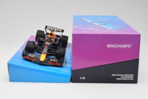 Red Bull Racing RB18 #1 M. Verstappen Winner Miami GP 2022 Minichamps 1:18 113220501 Metaal — afbeelding 6 van 7
