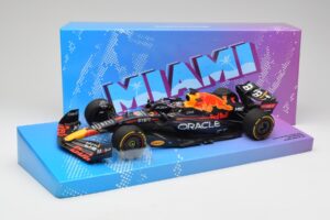 Red Bull Racing RB18 #1 M. Verstappen Winner Miami GP 2022 Minichamps 1:18 113220501 Metaal — afbeelding 7 van 7