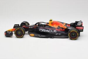 Oracle Red Bull Racing RB18 #11 S. Perez Saudi Arabian GP 2022 Minichamps 1:18 110220011 Metaal — afbeelding 3 van 7