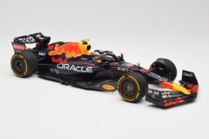 Oracle Red Bull Racing RB18 #11 S. Perez Saudi Arabian GP 2022 Minichamps 1:18 110220011 Metaal — afbeelding 4 van 7