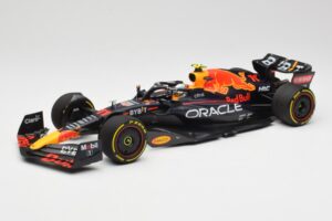 Oracle Red Bull Racing RB18 #11 S. Perez Saudi Arabian GP 2022 Minichamps 1:18 110220011 Metaal