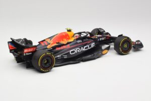 Oracle Red Bull Racing RB18 #11 S. Perez Abu Dhabi GP 2022 Minichamps 1:18 110222211 Metaal — afbeelding 2 van 7