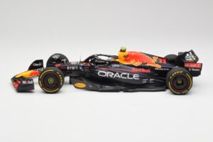 Oracle Red Bull Racing RB18 #11 S. Perez Abu Dhabi GP 2022 Minichamps 1:18 110222211 Metaal — afbeelding 3 van 7