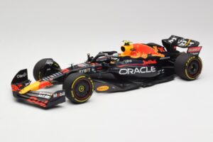 Oracle Red Bull Racing RB18 #11 S. Perez Abu Dhabi GP 2022 Minichamps 1:18 110222211 Metaal