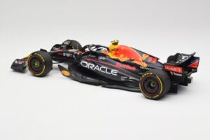 Oracle Red Bull Racing RB18 #11 S. Perez Abu Dhabi GP 2022 Minichamps 1:18 110222211 Metaal — afbeelding 5 van 7