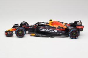 Oracle Red Bull Racing RB18 #11 S. Perez Monaco GP Winner Rain Tyre Version 2022 Minichamps 1:18 110222711 Metaal — afbeelding 3 van 7