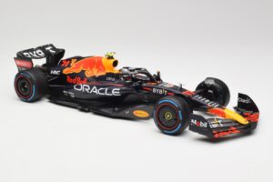 Oracle Red Bull Racing RB18 #11 S. Perez Monaco GP Winner Rain Tyre Version 2022 Minichamps 1:18 110222711 Metaal — afbeelding 4 van 7