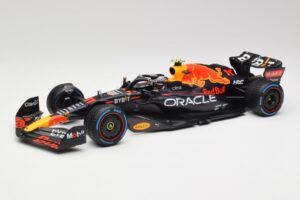 Oracle Red Bull Racing RB18 #11 S. Perez Monaco GP Winner Rain Tyre Version 2022 Minichamps 1:18 110222711 Metaal