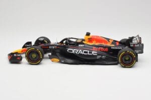 Oracle Red Bull Racing RB19 #1 M. Verstappen Winner Abu Dhabi GP 2023 Minichamps 1:18 110232301 Metaal — afbeelding 3 van 7