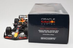 Oracle Red Bull Racing RB19 #1 M. Verstappen Winner Abu Dhabi GP 2023 Minichamps 1:18 110232301 Metaal — afbeelding 6 van 7