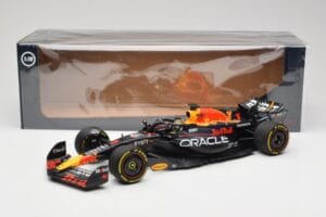 Oracle Red Bull Racing RB19 #1 M. Verstappen Winner Abu Dhabi GP 2023 Minichamps 1:18 110232301 Metaal — afbeelding 7 van 7