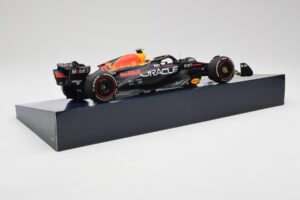 Red Bull Racing RB19 #11 S. Perez Winner Saudi Arabian GP 2023 Minichamps 1:18 113230111 Metaal — afbeelding 3 van 6
