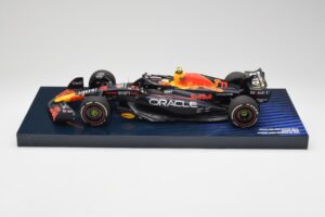 Red Bull Racing RB19 #11 S. Perez Winner Saudi Arabian GP 2023 Minichamps 1:18 113230111 Metaal