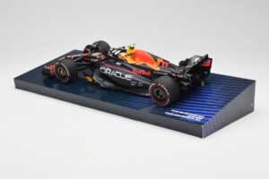 Red Bull Racing RB19 #11 S. Perez Winner Saudi Arabian GP 2023 Minichamps 1:18 113230111 Metaal — afbeelding 5 van 6
