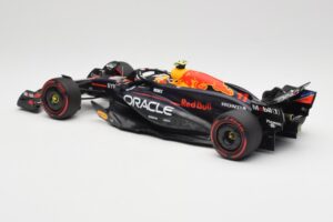 Red Bull Racing RB20 #11 S. Perez Bahrain GP 2024 Minichamps 1:18 110240111 Metaal — afbeelding 5 van 7