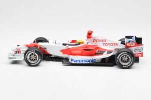 Panasonic Toyota Racing TF106 #8 R. Schumacher F1 2006 Minichamps 1:18 100060007 Metaal — afbeelding 3 van 6