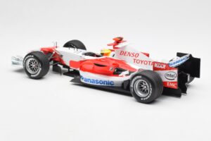 Panasonic Toyota Racing TF106 #8 R. Schumacher F1 2006 Minichamps 1:18 100060007 Metaal — afbeelding 5 van 6