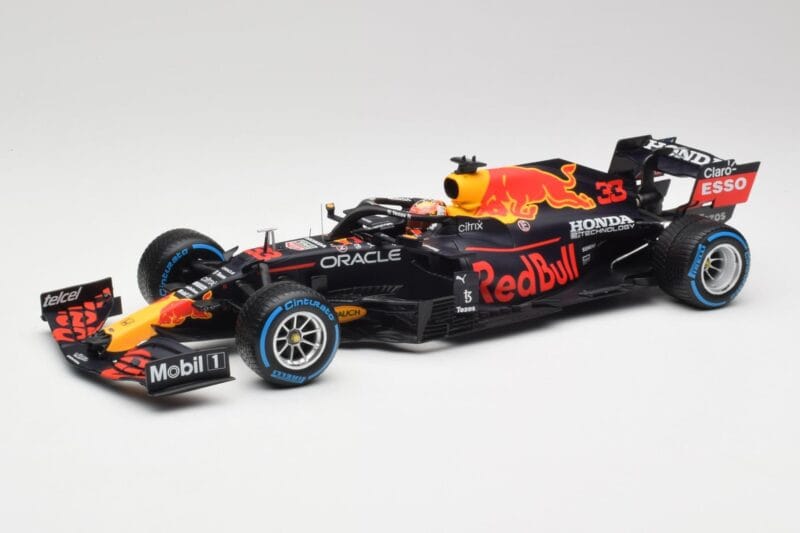 Red Bull Racing Honda RB16B #33 M. Verstappen Turkish GP 2nd Place 2021 Minichamps 1:18 110211633 Metaal