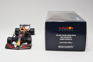 Red Bull Racing Honda RB16B #33 M. Verstappen Belgian GP Winner 2021 Minichamps 1:18 110211333 Hars — afbeelding 6 van 7
