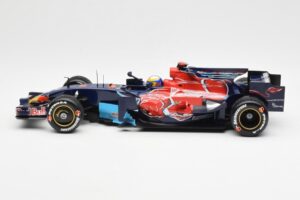 Red Bull Racing RB6 #6 M. Webber F1 Showcar 2010 Minichamps 1:18 150100076 Metaal — afbeelding 3 van 6