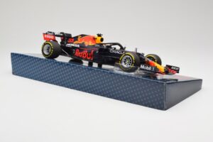Red Bull Racing Honda RB16B #33 M. Verstappen Emilia Romagna GP 2021 Case Edition Minichamps 1:18 113210133 Hars — afbeelding 4 van 7