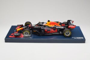 Red Bull Racing Honda RB16B #33 M. Verstappen Emilia Romagna GP 2021 Case Edition Minichamps 1:18 113210133 Hars