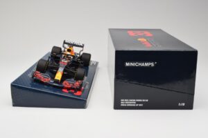 Red Bull Racing Honda RB16B #33 M. Verstappen Emilia Romagna GP 2021 Case Edition Minichamps 1:18 113210133 Hars — afbeelding 6 van 7