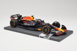 Oracle Red Bull Racing RB18 #33 M. Verstappen Belgian GP 2022 Minichamps 1:18 113221401 Hars — afbeelding 4 van 7