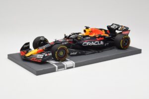 Oracle Red Bull Racing RB18 #33 M. Verstappen Mexican GP 2022 Minichamps 1:18 113222001 Hars — afbeelding 2 van 7