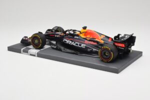 Oracle Red Bull Racing RB18 #33 M. Verstappen Mexican GP 2022 Minichamps 1:18 113222001 Hars — afbeelding 5 van 7