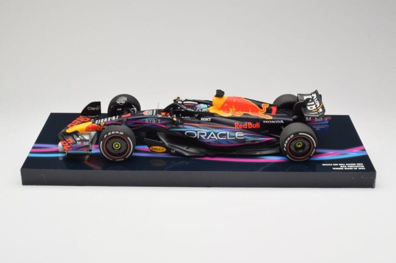 Oracle Red Bull Racing RB19 #33 M. Verstappen Miami GP 2023 Case Edition Minichamps 1:18 113233501 Hars