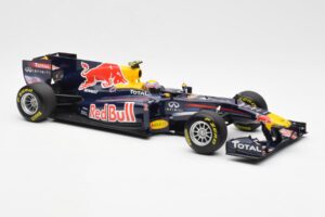 Red Bull Racing RB7 #2 M. Webber Showcar F1 2011 Minichamps 1:18 110110072 Metaal — afbeelding 4 van 6