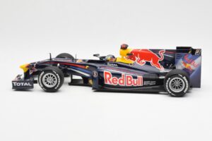 Red Bull Racing Renault RB5 #5 S. Vettel Showcar 2010 Minichamps 1:18 153100175 Metaal — afbeelding 3 van 6